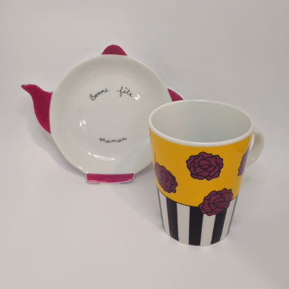 Image du coffret Camélia Chacha de Comme un samedi composé d'un mug et d'une assiette personnalisable.